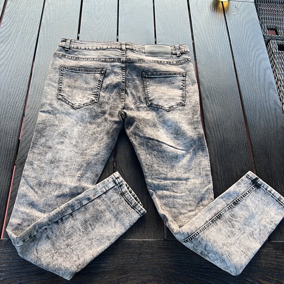 Ripped Jeans - Picture 3 of 9